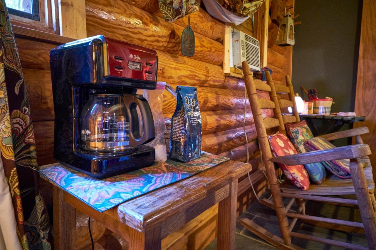 Creekwalk Inn Bed And Breakfast With Cabins Cosby Экстерьер фото