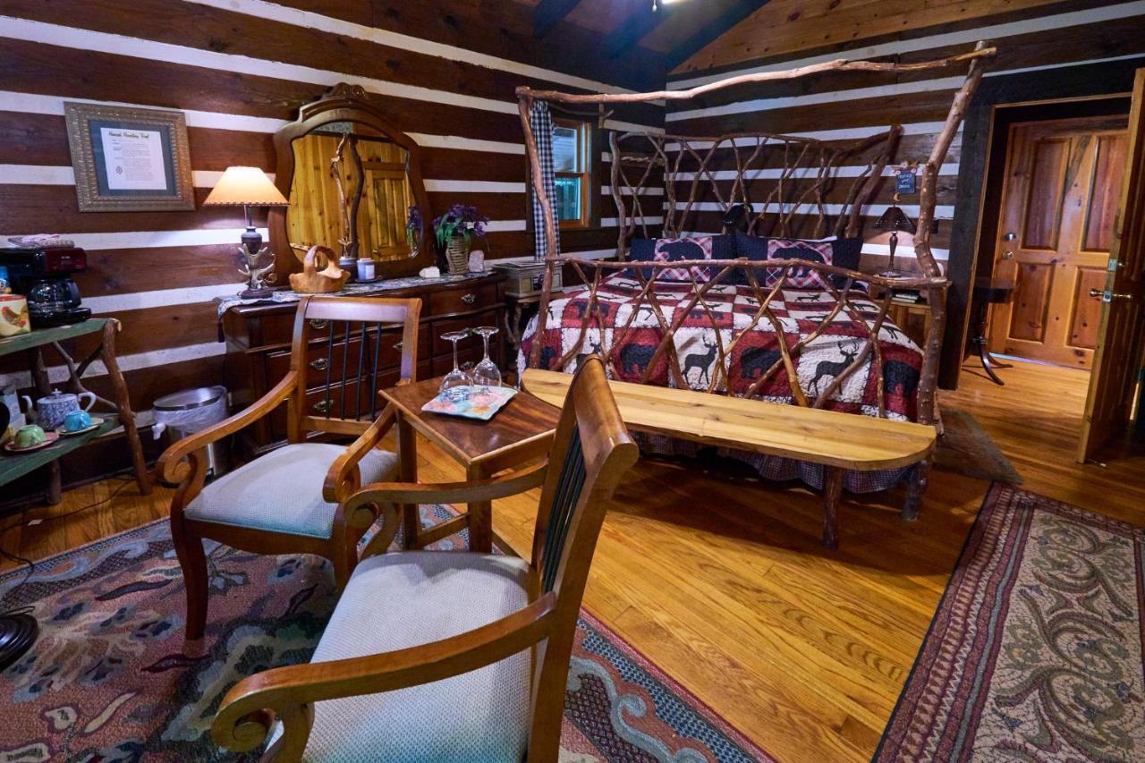 Creekwalk Inn Bed And Breakfast With Cabins Cosby Экстерьер фото