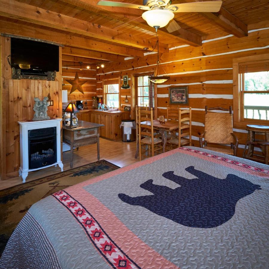 Creekwalk Inn Bed And Breakfast With Cabins Cosby Экстерьер фото