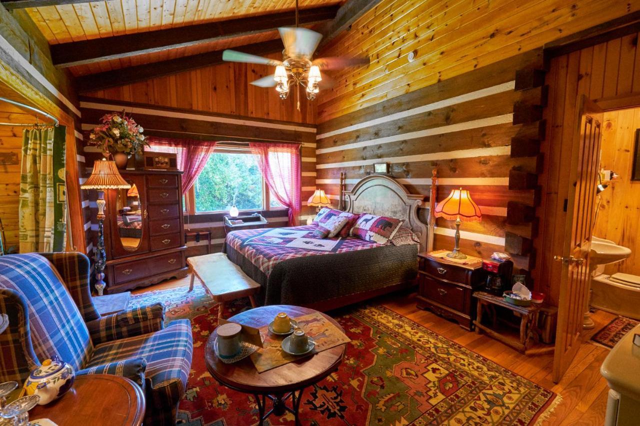 Creekwalk Inn Bed And Breakfast With Cabins Cosby Экстерьер фото