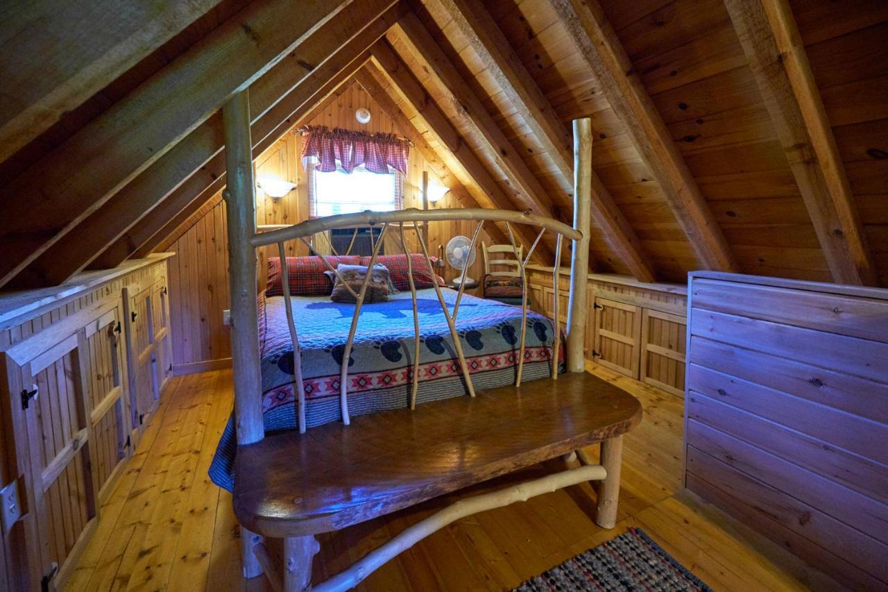 Creekwalk Inn Bed And Breakfast With Cabins Cosby Экстерьер фото