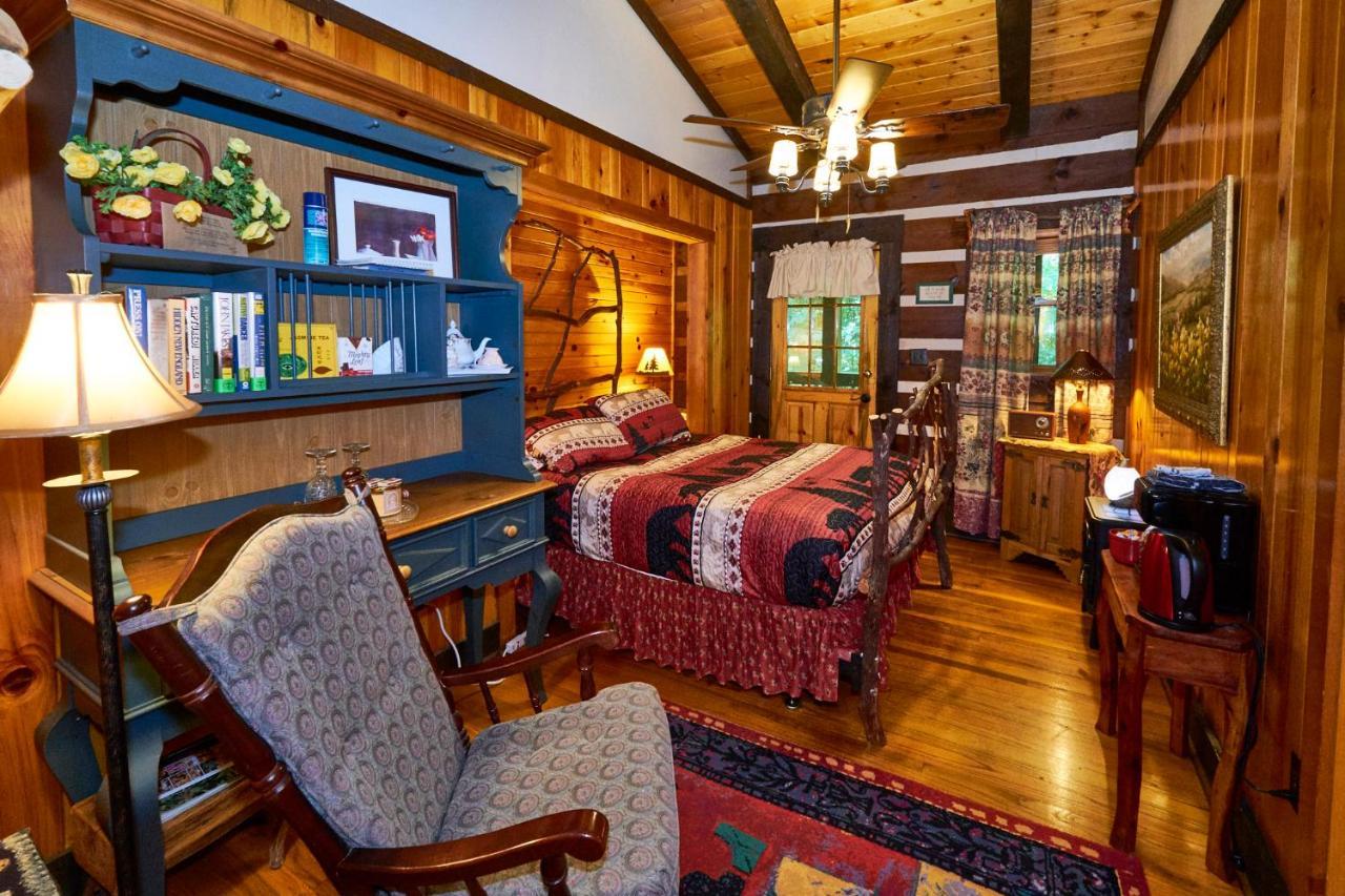 Creekwalk Inn Bed And Breakfast With Cabins Cosby Экстерьер фото