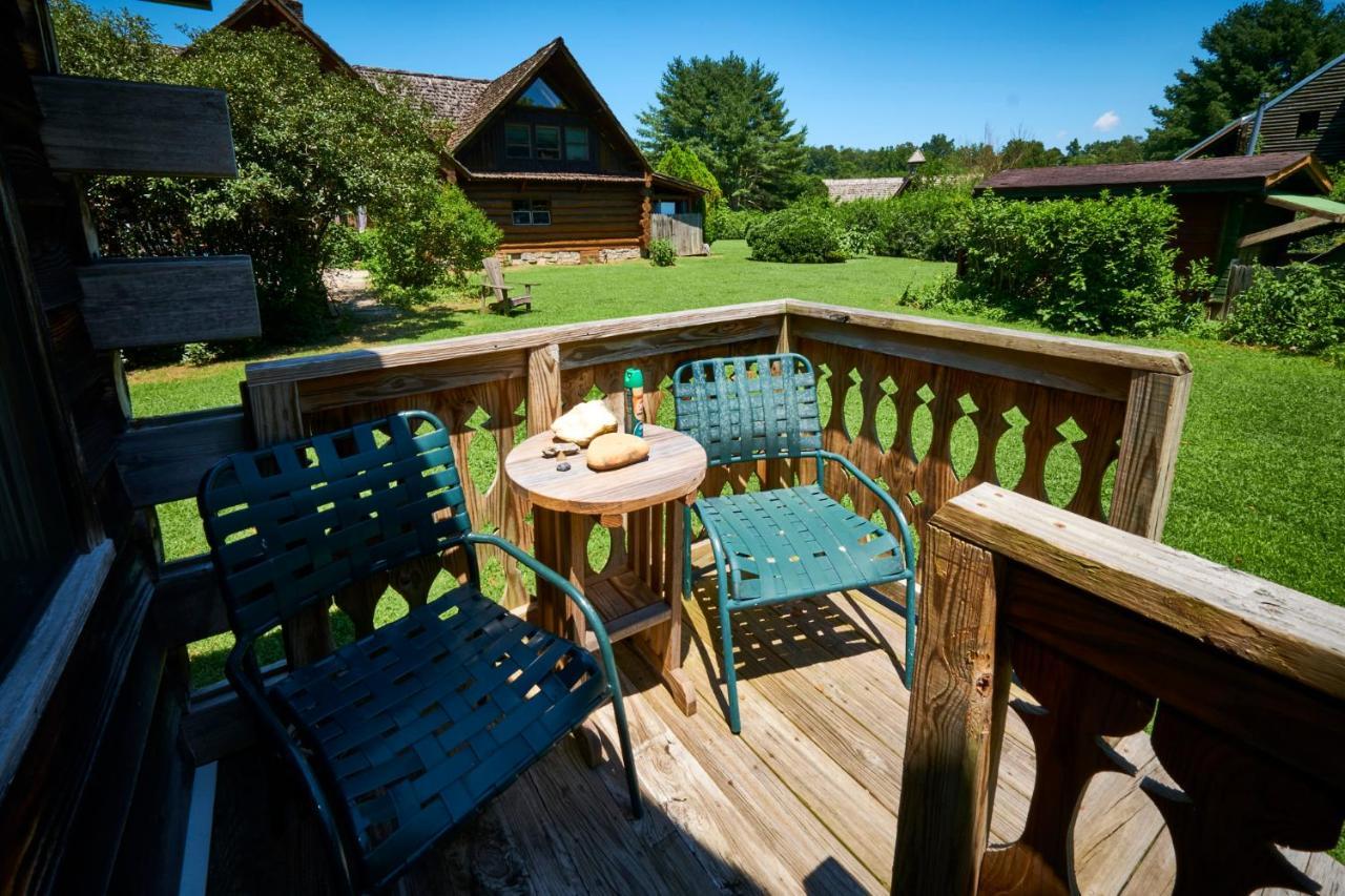 Creekwalk Inn Bed And Breakfast With Cabins Cosby Экстерьер фото
