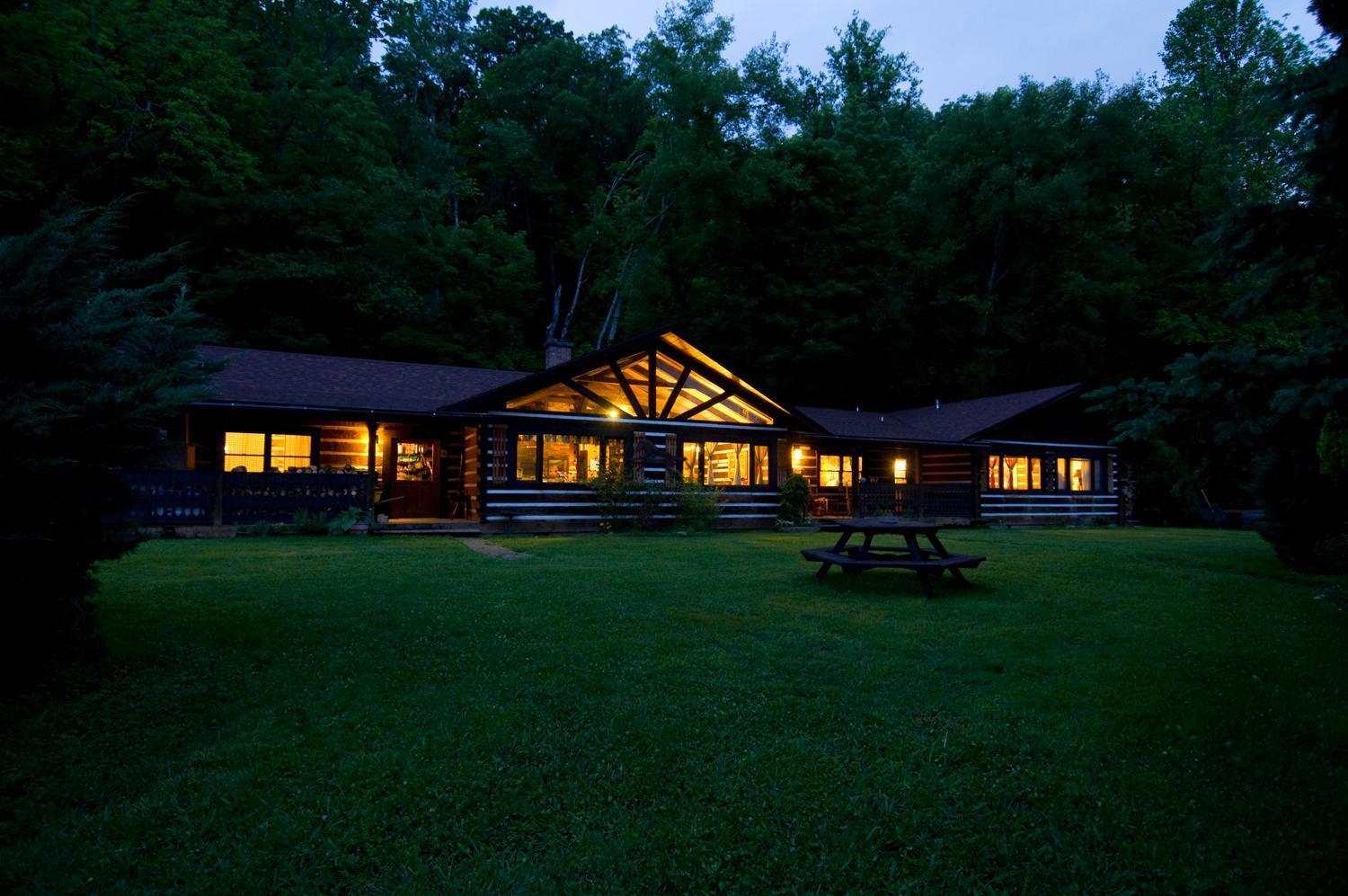 Creekwalk Inn Bed And Breakfast With Cabins Cosby Экстерьер фото
